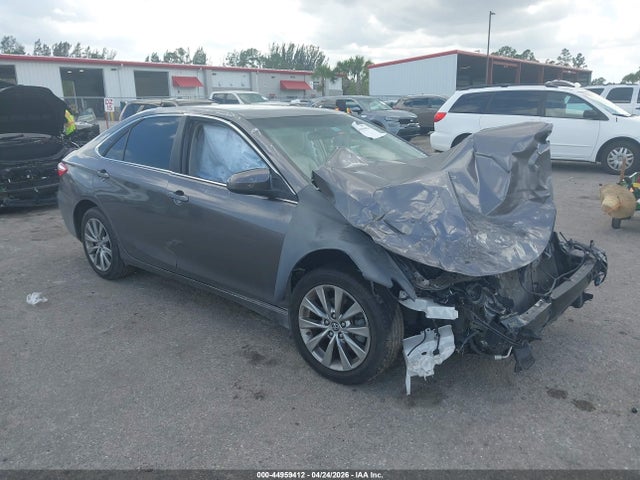 2015 TOYOTA CAMRY XLE