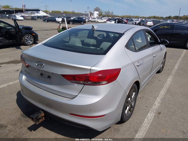 HYUNDAI ELANTRA - 4