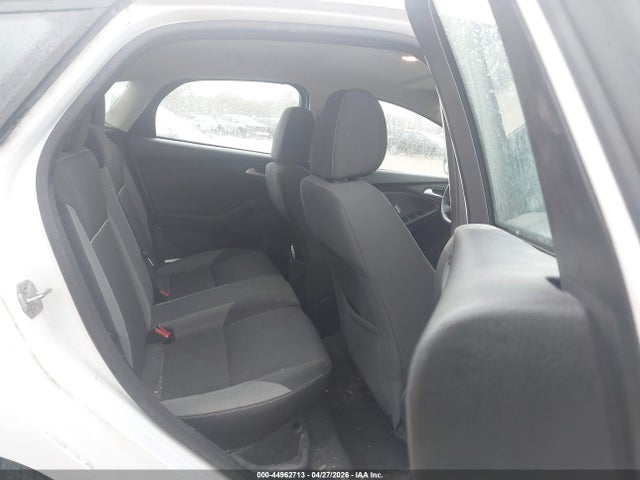 FORD FOCUS SE - 8