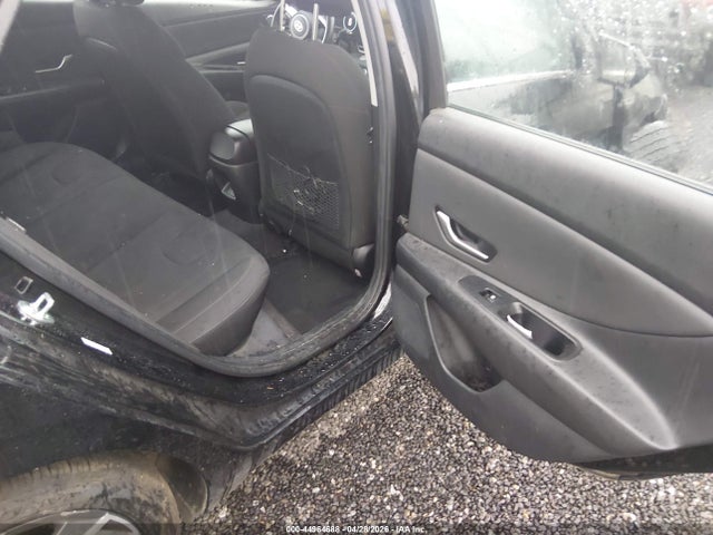صورة 8 لـ 2024 Hyundai ELANTRA SEL