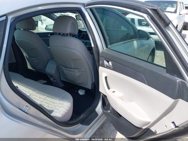 2017 Hyundai SONATA SE — фото 8