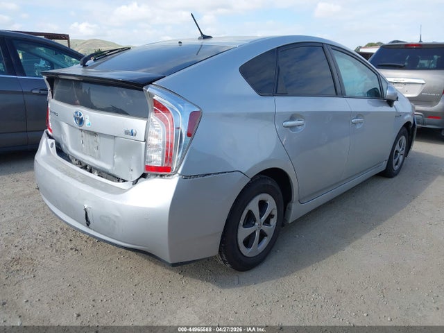 صورة مصغرة 4 لـ 2014 Toyota PRIUS THREE