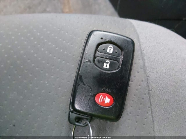 2012 Toyota PRIUS TWO — миниатюра 11