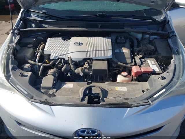 صورة 10 لـ 2016 Toyota PRIUS TWO