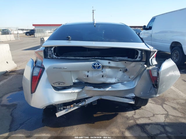 صورة 6 لـ 2016 Toyota PRIUS TWO
