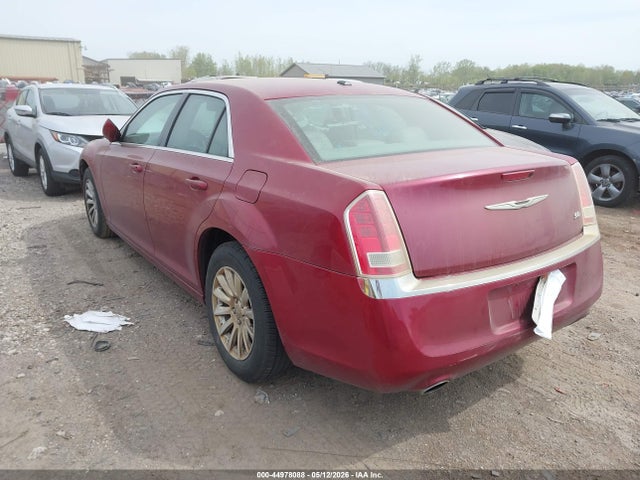 صورة 3 لـ 2013 Chrysler 300 MOTOWN