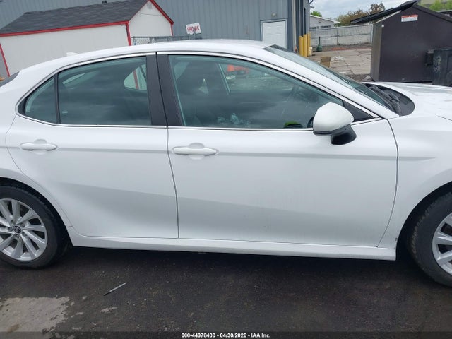 صورة مصغرة 13 لـ 2022 Toyota CAMRY LE