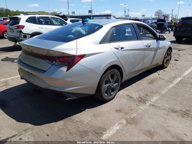 صورة 4 لـ 2022 Hyundai ELANTRA SEL