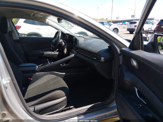 صورة 5 لـ 2022 Hyundai ELANTRA SEL