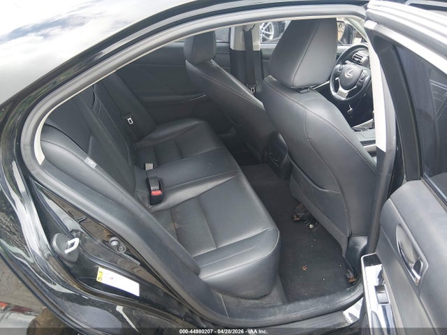 صورة 8 لـ 2015 Lexus IS 250