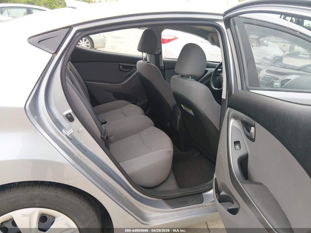 صورة 8 لـ 2016 Hyundai ELANTRA SE