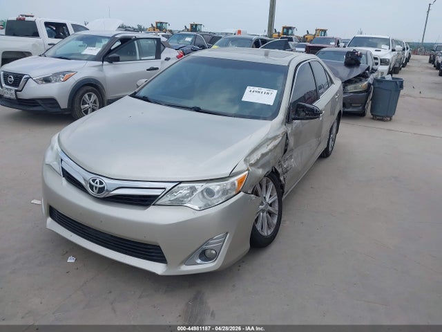 2014 Toyota CAMRY XLE photo 2