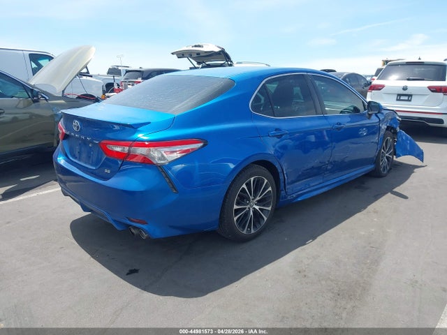 2018 Toyota CAMRY SE photo 4