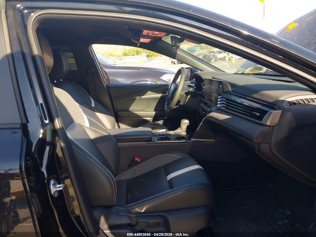 2025 Toyota CAMRY SE photo 5