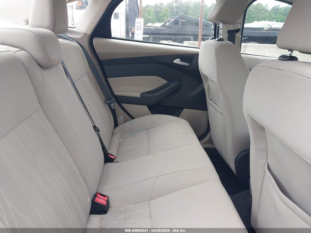 FORD FOCUS SE - 8