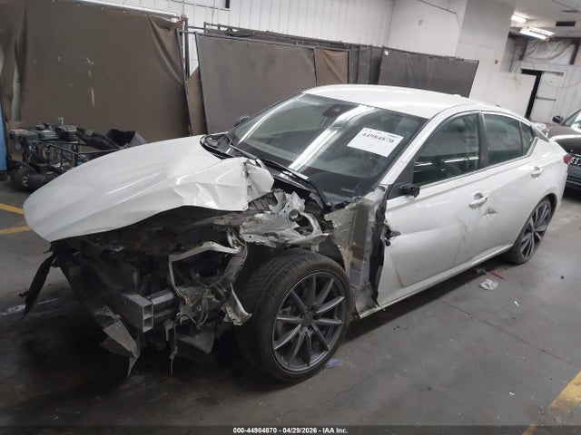 2021 Nissan ALTIMA SR FWD photo 2