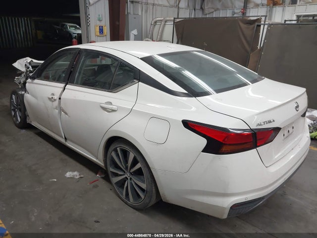 2021 Nissan ALTIMA SR FWD photo 3