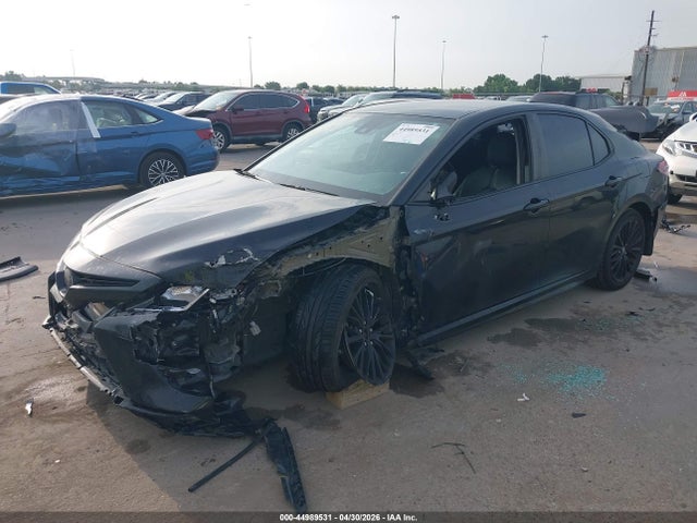 2019 Toyota CAMRY SE photo 2