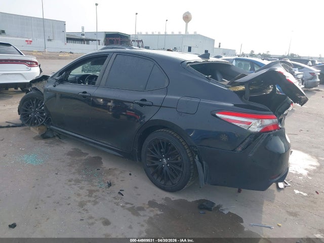 2019 Toyota CAMRY SE photo 3