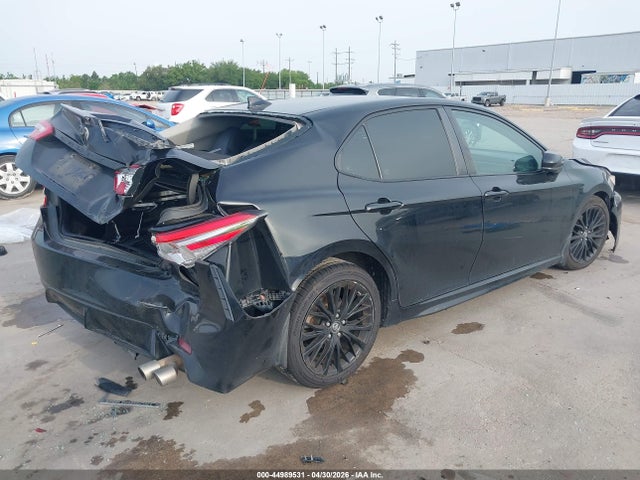 2019 Toyota CAMRY SE photo 4