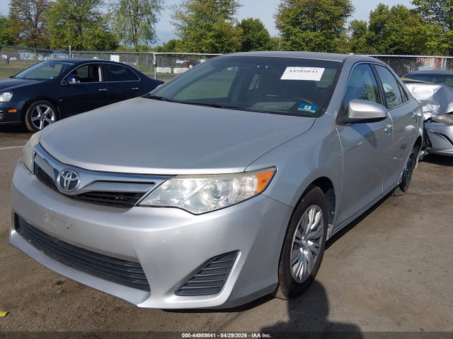 2014 Toyota CAMRY LE thumbnail 2