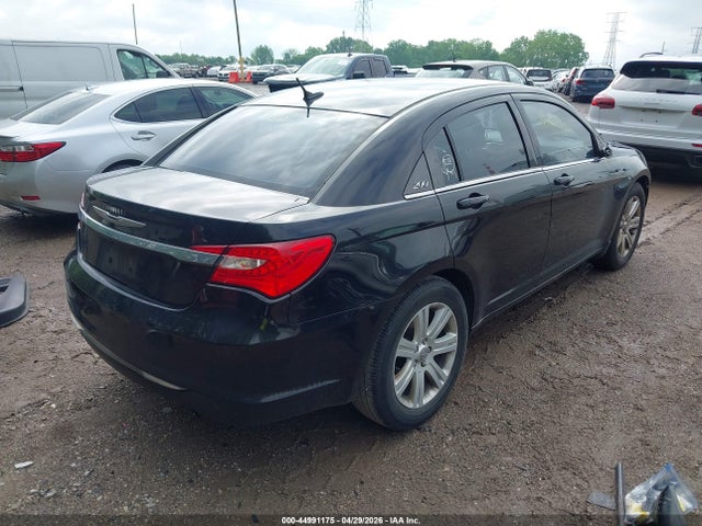 صورة 4 لـ 2013 Chrysler 200 TOURING