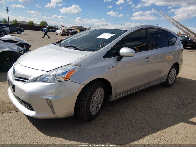 صورة 2 لـ 2013 Toyota PRIUS V THREE