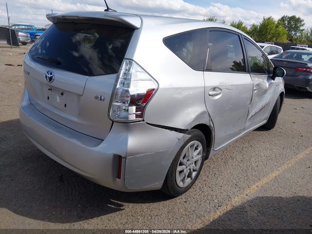 صورة 4 لـ 2013 Toyota PRIUS V THREE