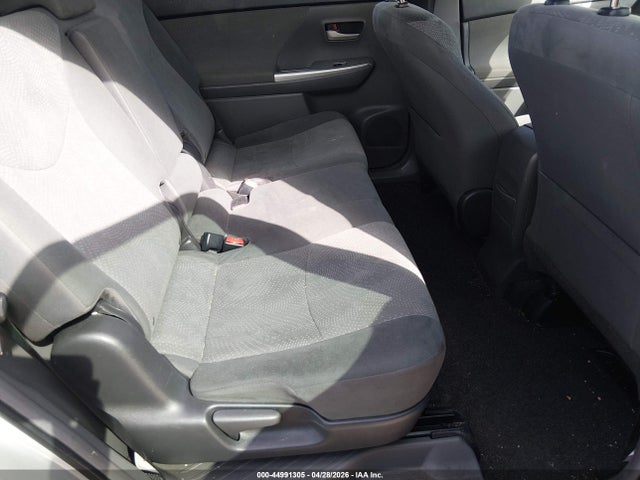 صورة 8 لـ 2013 Toyota PRIUS V THREE