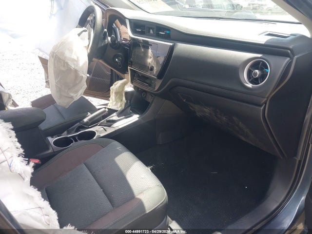 2019 Toyota COROLLA LE photo 5