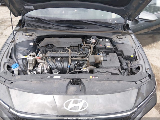صورة 10 لـ 2024 Hyundai ELANTRA SEL