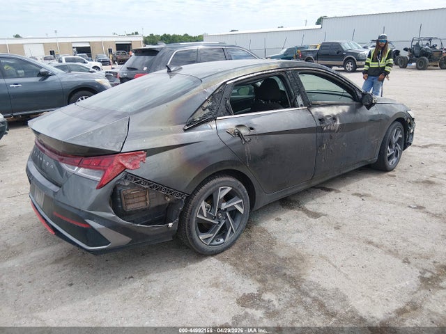 صورة 4 لـ 2024 Hyundai ELANTRA SEL