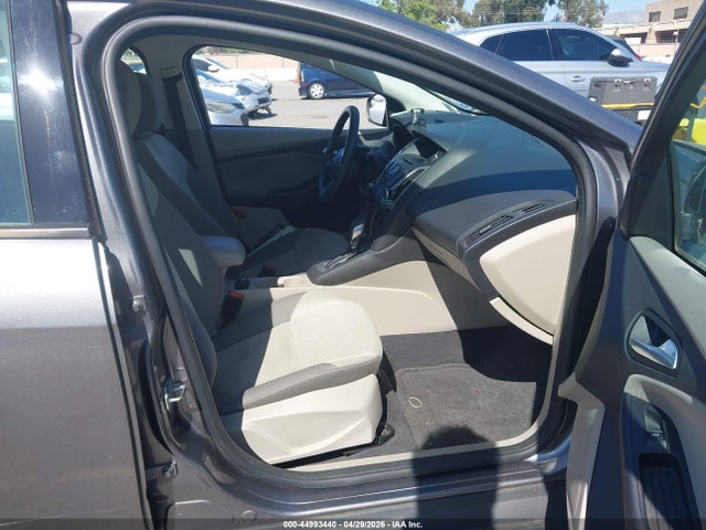 FORD FOCUS SE - 5