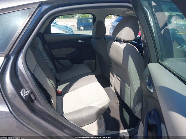 FORD FOCUS SE - 8