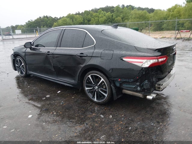 2019 Toyota CAMRY XSE photo 3