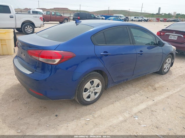 2017 KIA FORTE LX photo 4