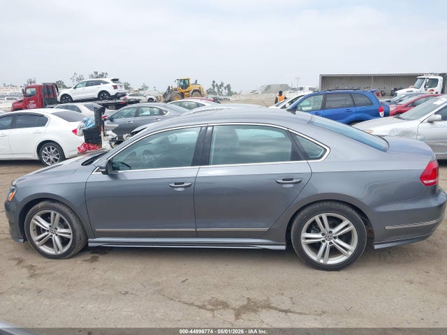 2015 Volkswagen PASSAT 3.6L V6 SEL PREMIUM — фото 14