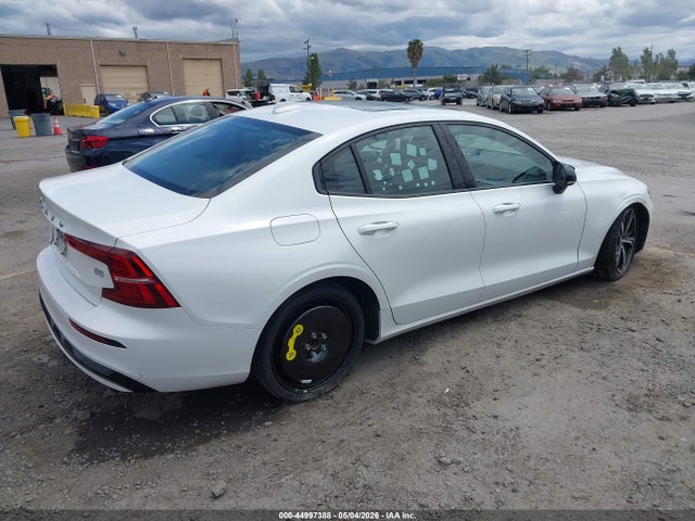 2024 Volvo S60 B5 CORE DARK THEME photo 4