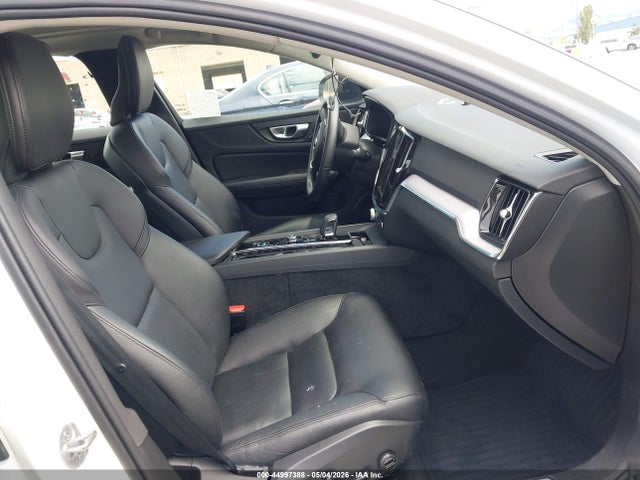 2024 Volvo S60 B5 CORE DARK THEME photo 5