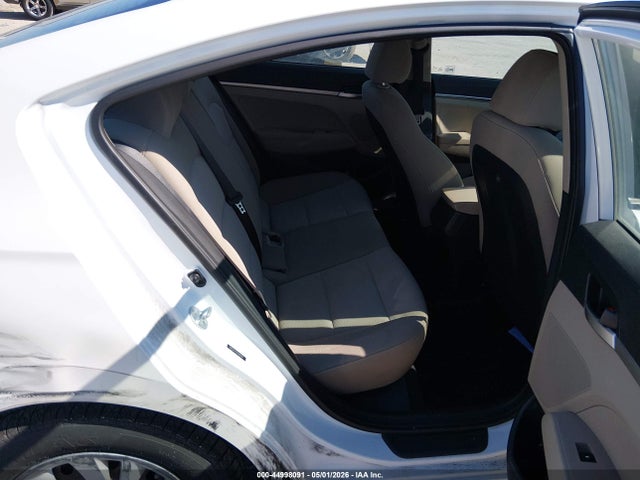 2019 HYUNDAI ELANTRA SE 8