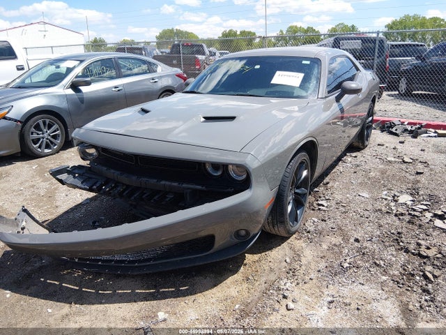 صورة 2 لـ 2017 Dodge CHALLENGER SXT