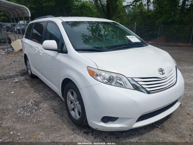 2015 TOYOTA SIENNA LE 8 PASSENGER