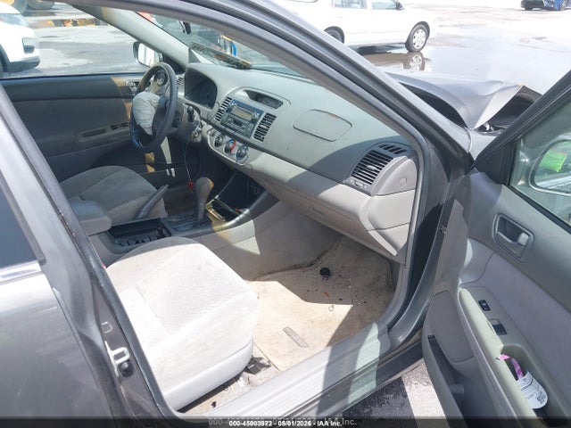 2004 Toyota CAMRY LE photo 5