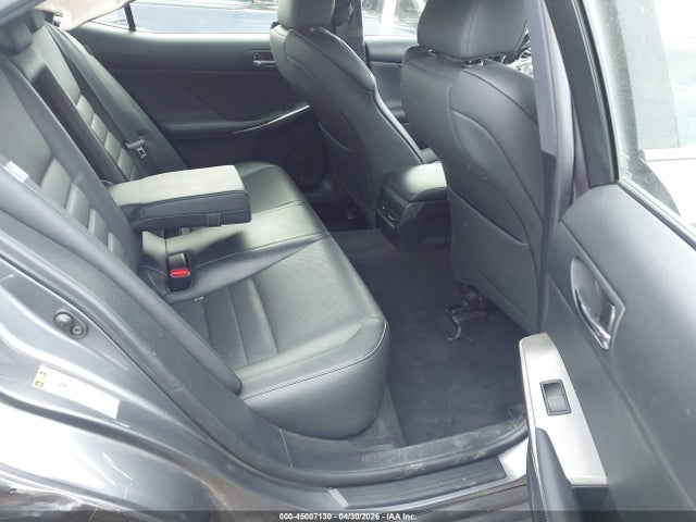 2016 Lexus IS 200T — фото 8