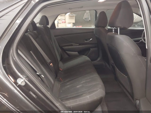 صورة 8 لـ 2021 Hyundai ELANTRA SEL