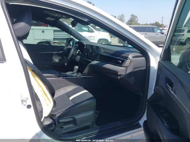 2025 Toyota CAMRY SE photo 5