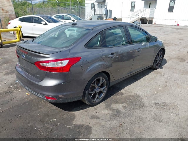FORD FOCUS SE - 4