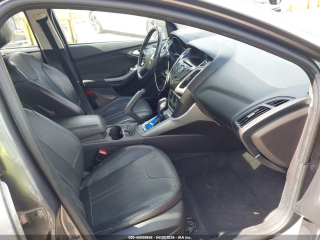 FORD FOCUS SE - 5