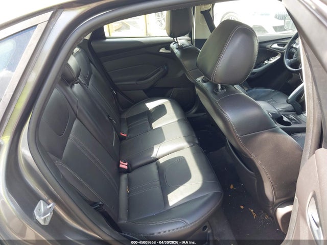 FORD FOCUS SE - 8