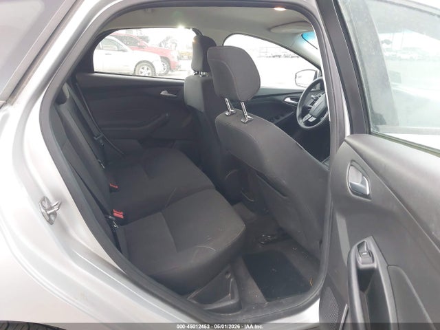 FORD FOCUS SE - 8